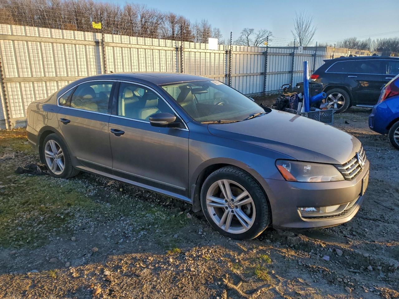 2014 VOLKSWAGEN PASSAT SEL photo 4