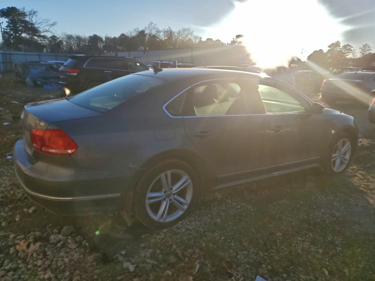 2014 VOLKSWAGEN PASSAT SEL photo 3