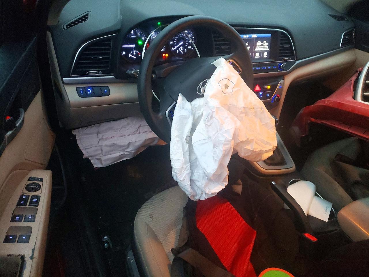 2018 HYUNDAI ELANTRA SEL photo 8