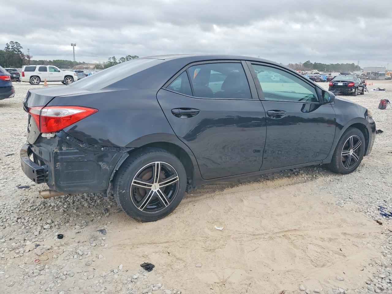 2014 TOYOTA COROLLA L photo 3