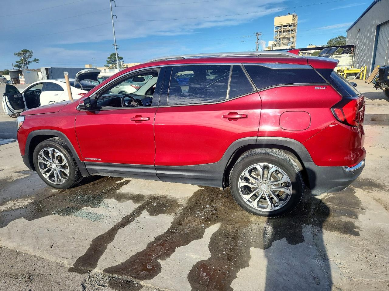 2018 GMC TERRAIN SLT photo 2