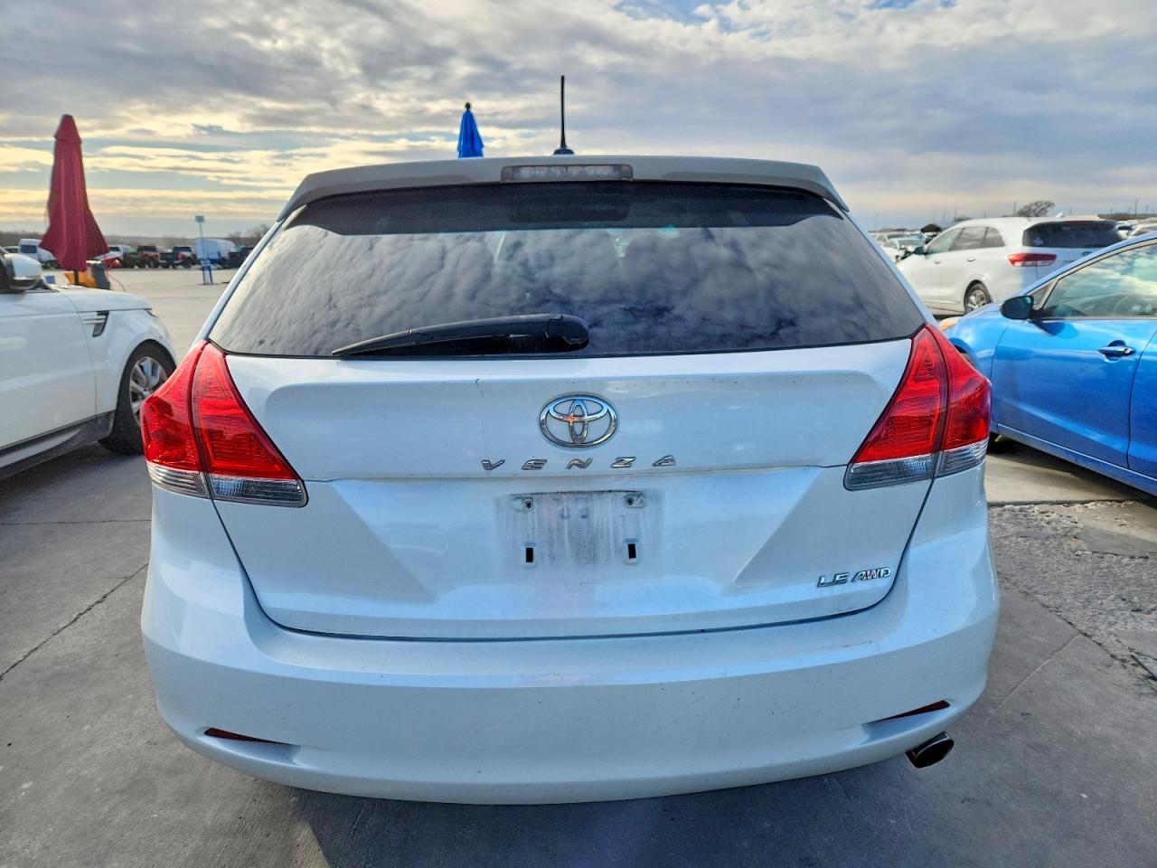 2012 TOYOTA VENZA LE photo 6