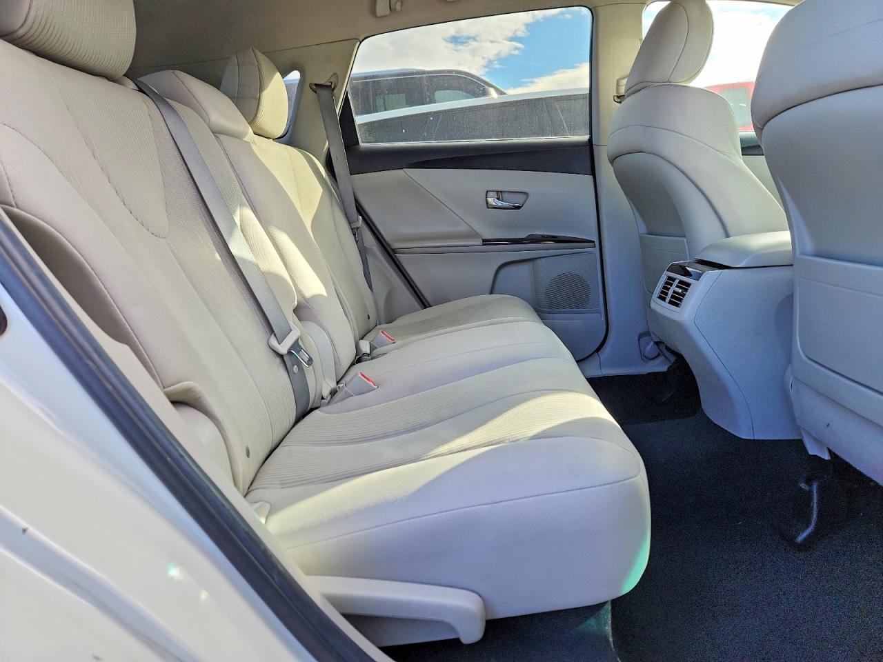 2012 TOYOTA VENZA LE photo 11