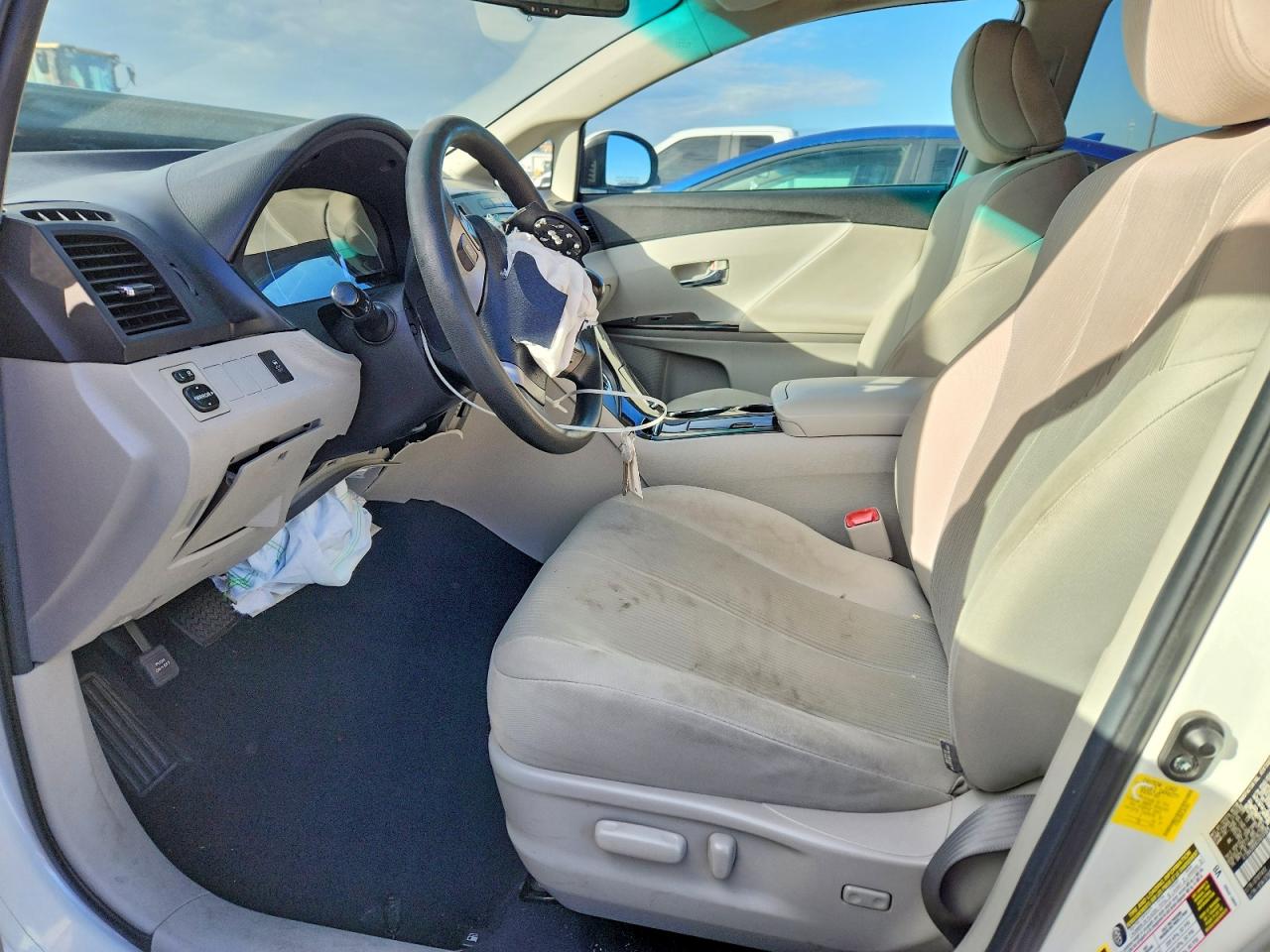 2012 TOYOTA VENZA LE photo 7