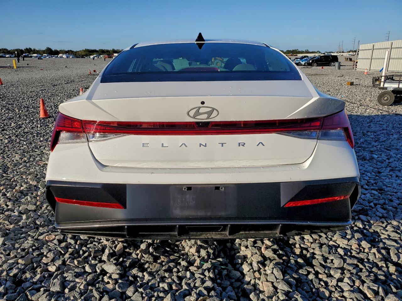 2025 HYUNDAI ELANTRA SEL photo 6