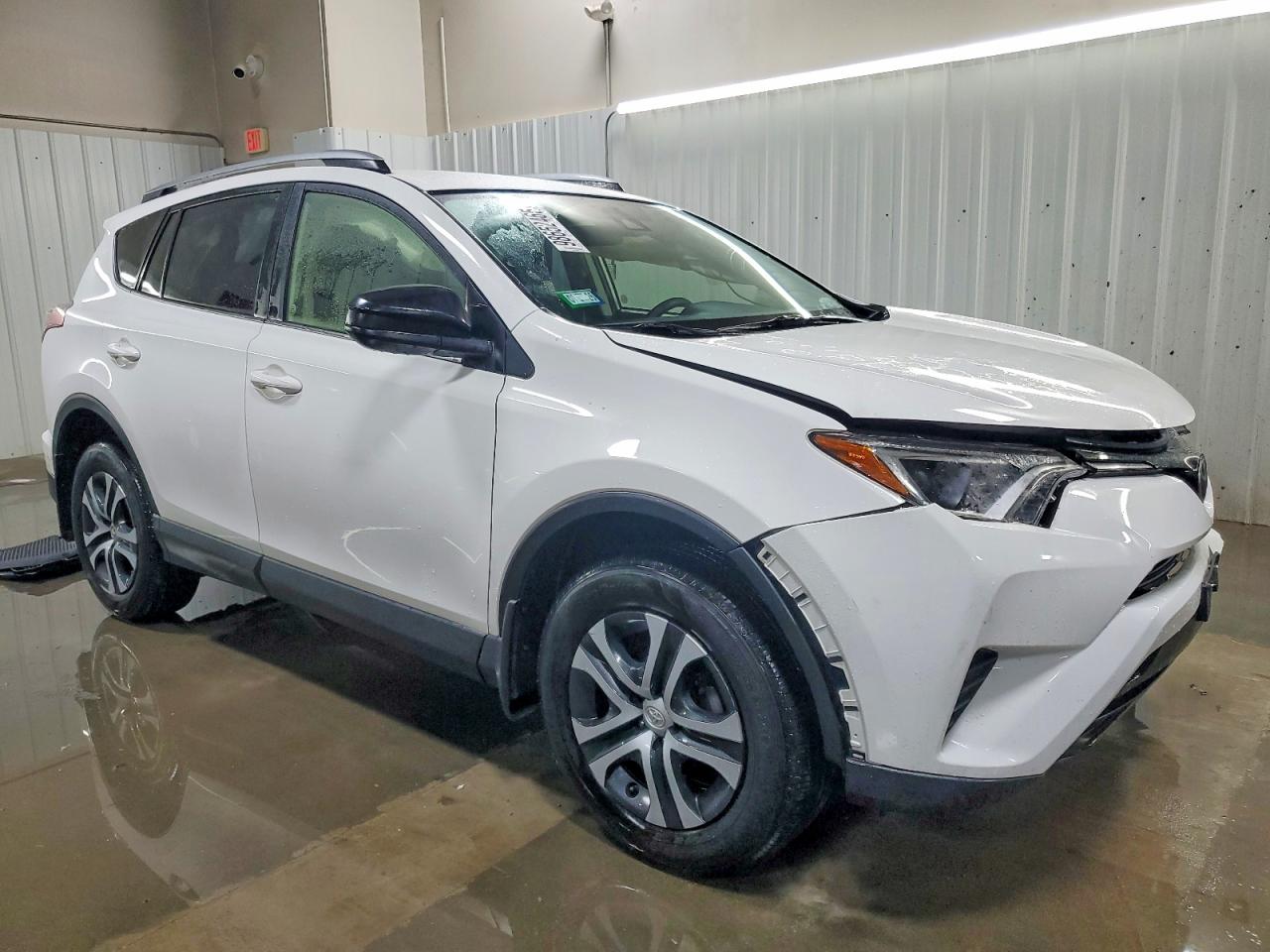 2018 TOYOTA RAV4 LE photo 4
