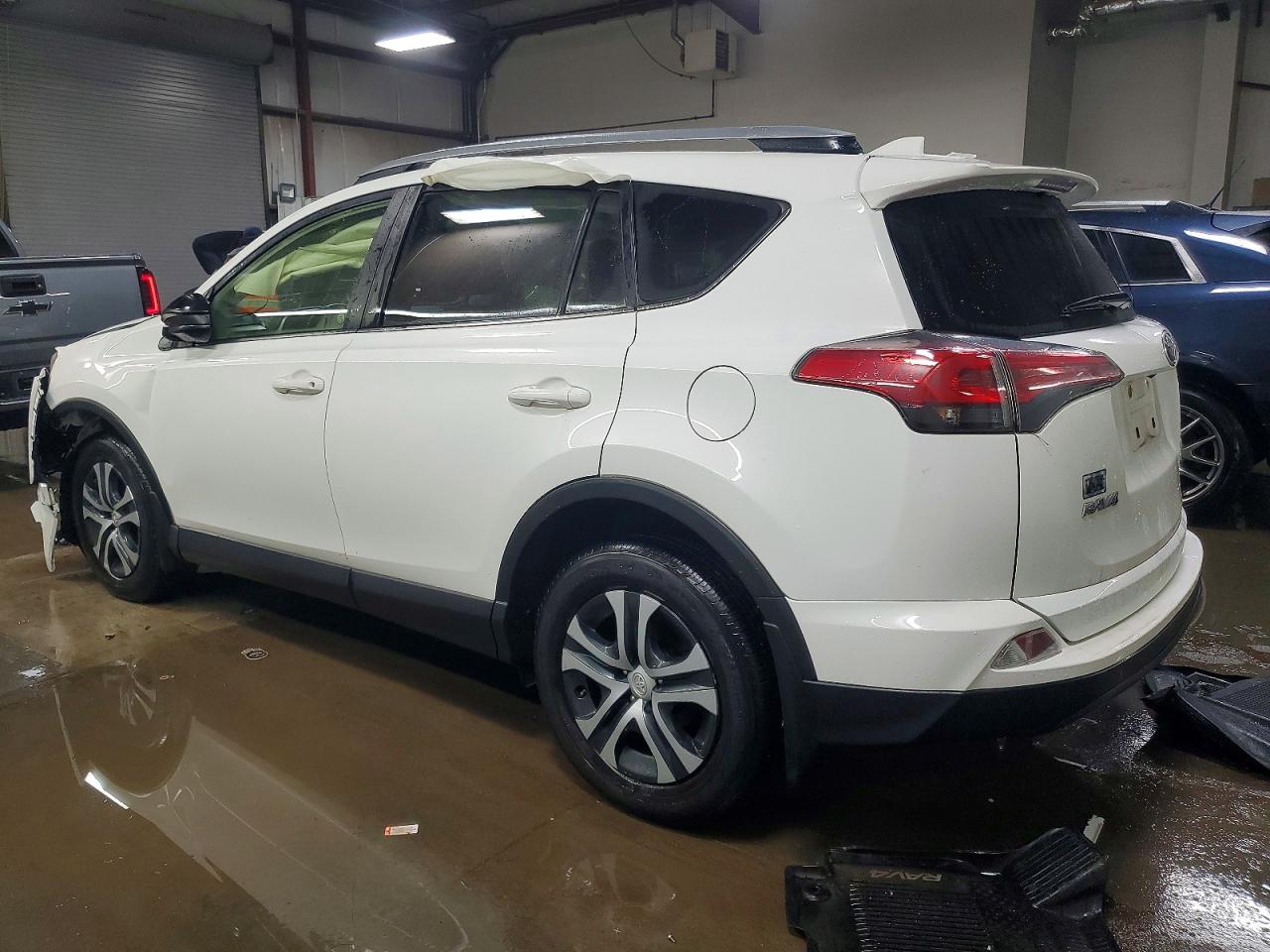 2018 TOYOTA RAV4 LE photo 2