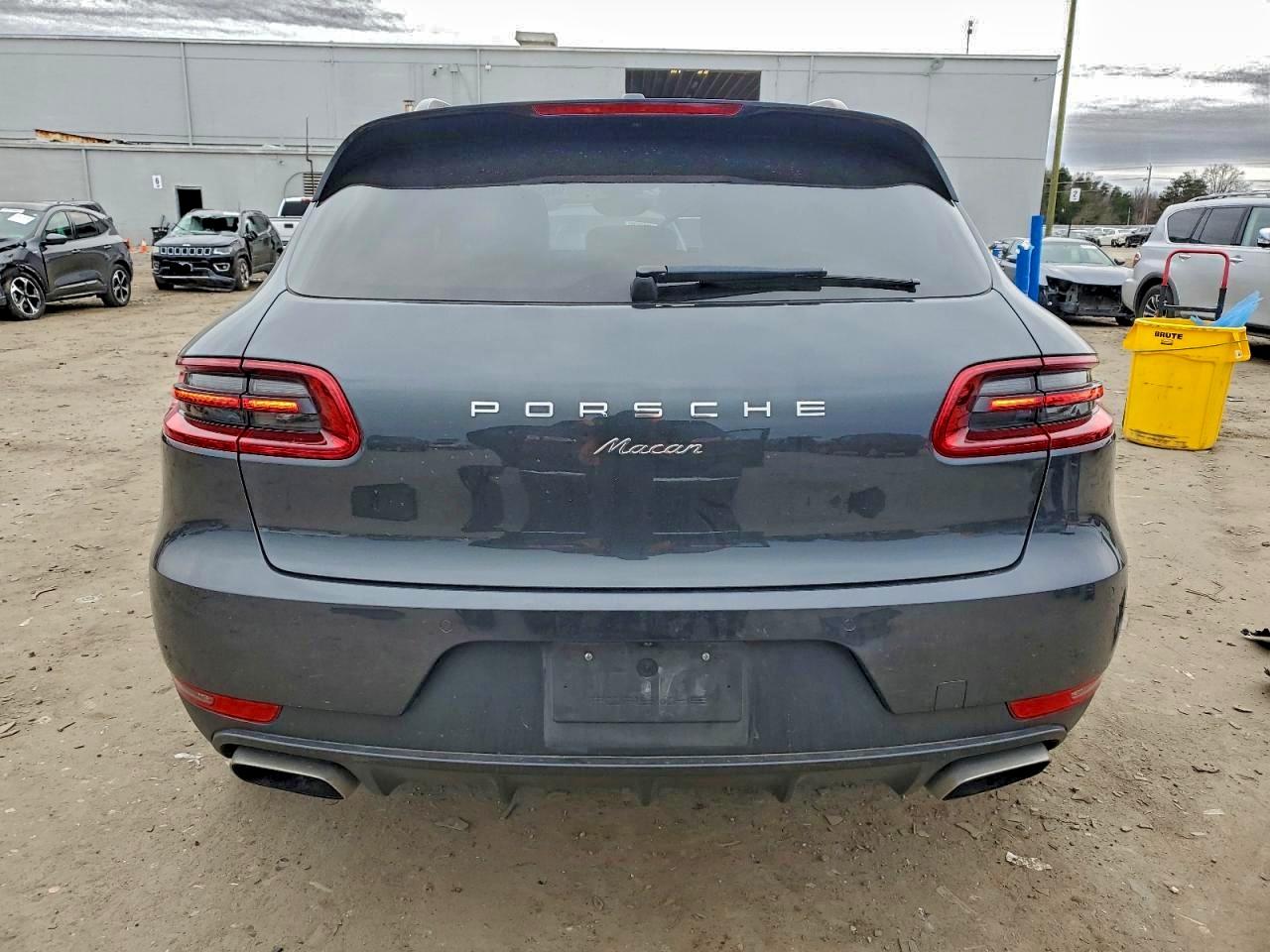 2018 PORSCHE MACAN photo 6