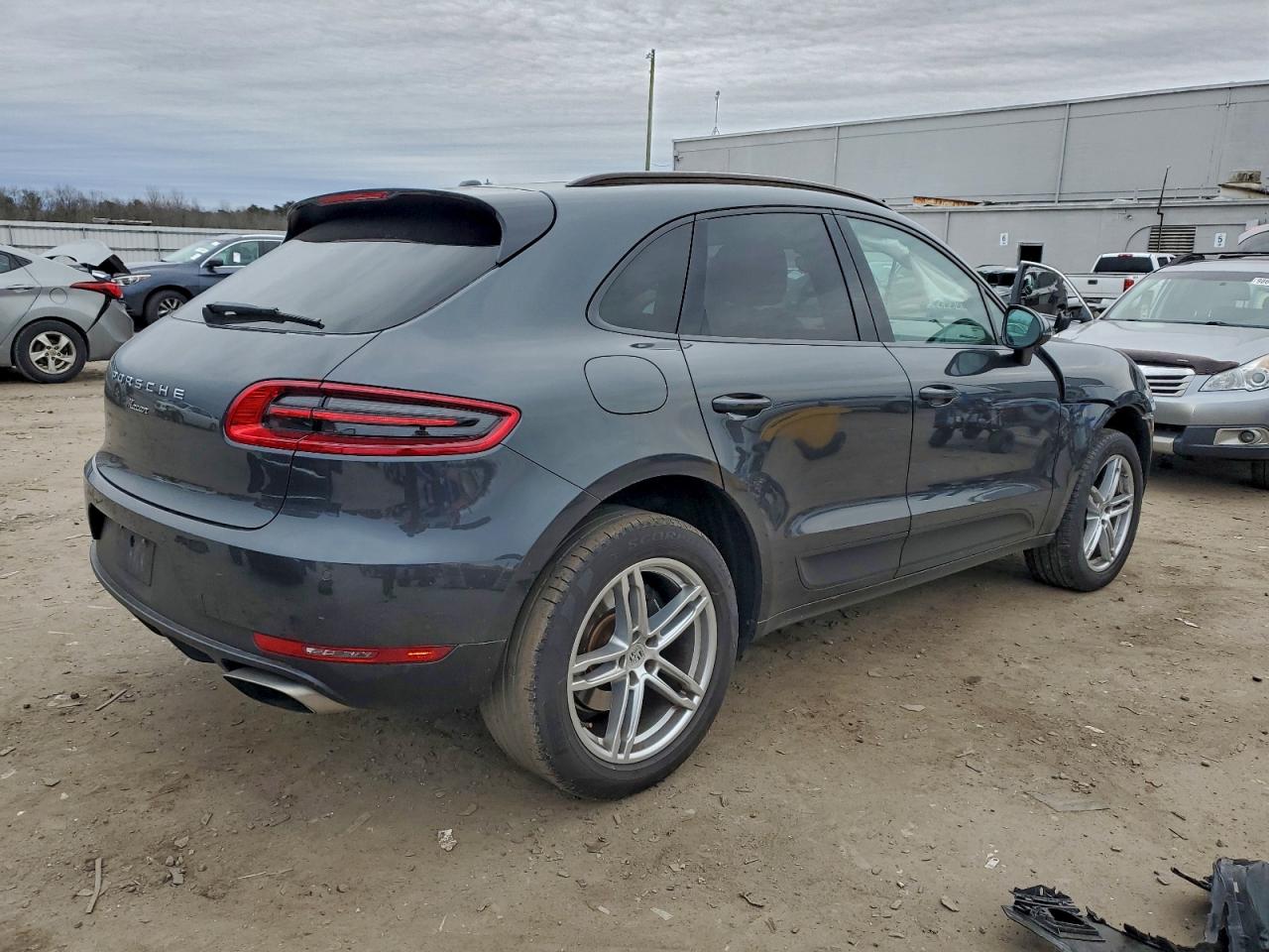 2018 PORSCHE MACAN photo 3