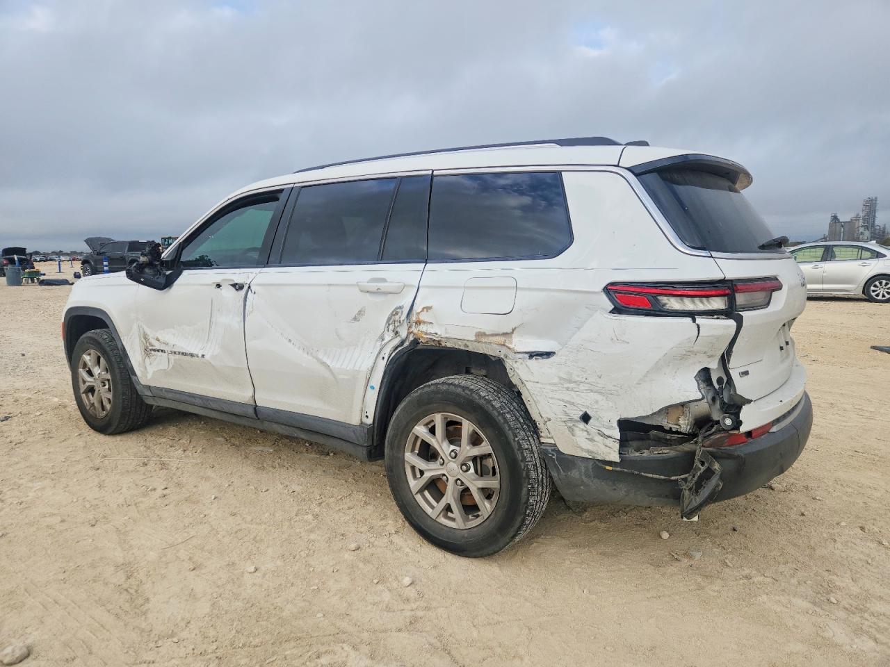 2023 JEEP GRAND CHEROKEE L LIMITED photo 2