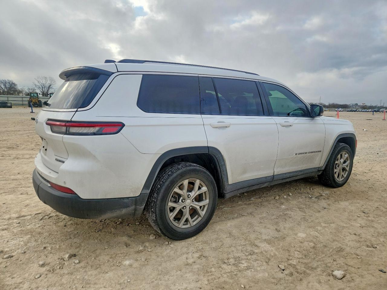 2023 JEEP GRAND CHEROKEE L LIMITED photo 3
