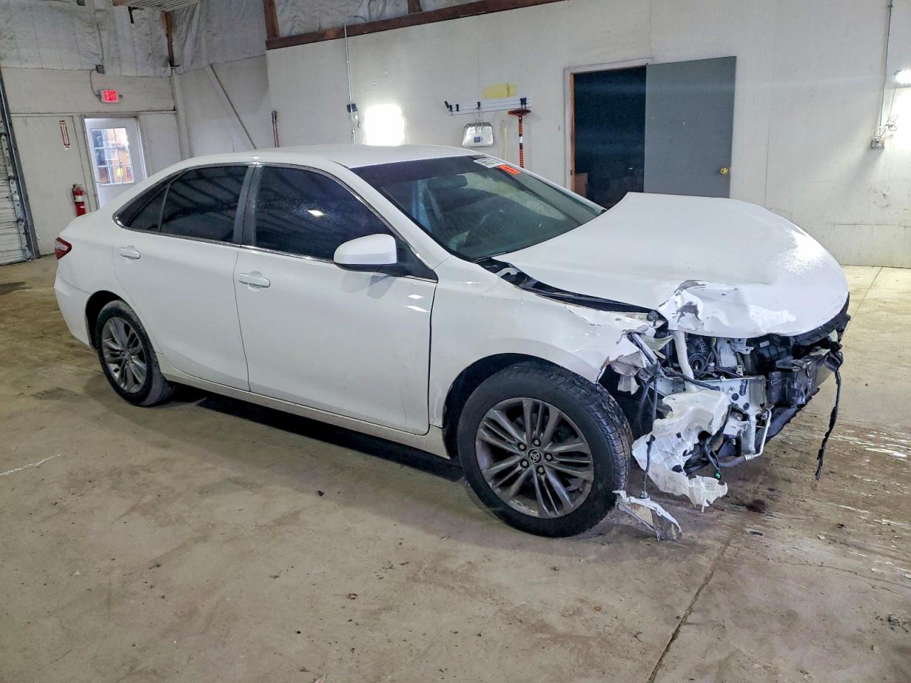 2016 TOYOTA CAMRY LE photo 4