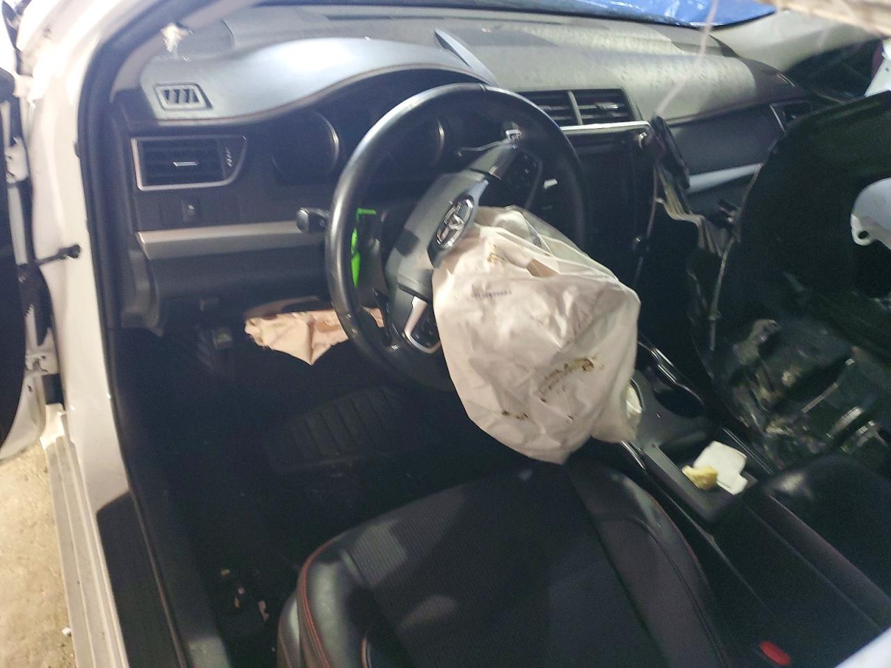 2016 TOYOTA CAMRY LE photo 8