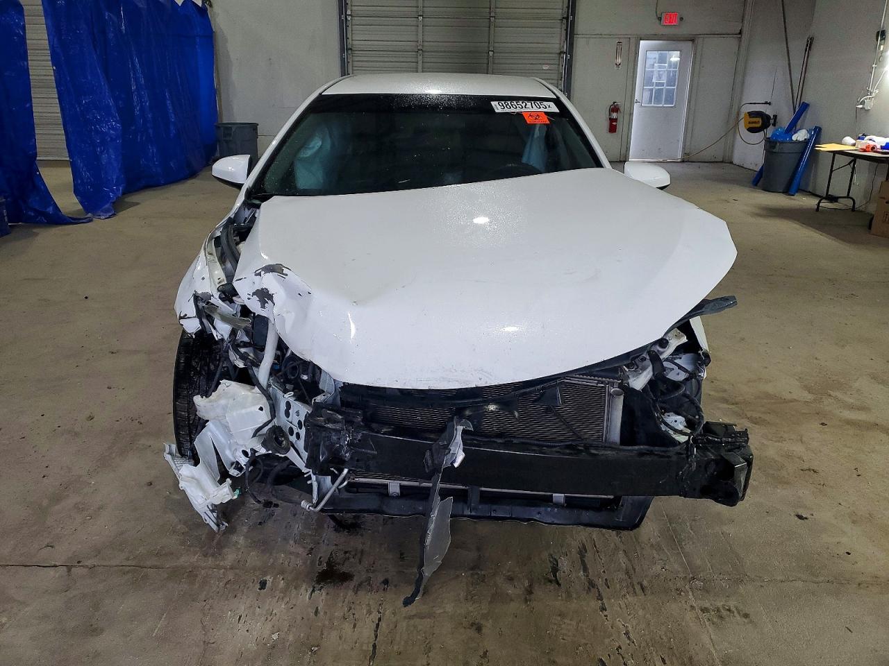 2016 TOYOTA CAMRY LE photo 5