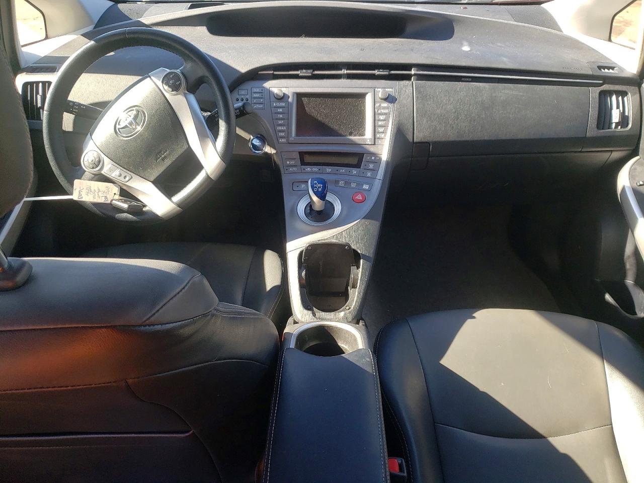 2015 TOYOTA PRIUS photo 8