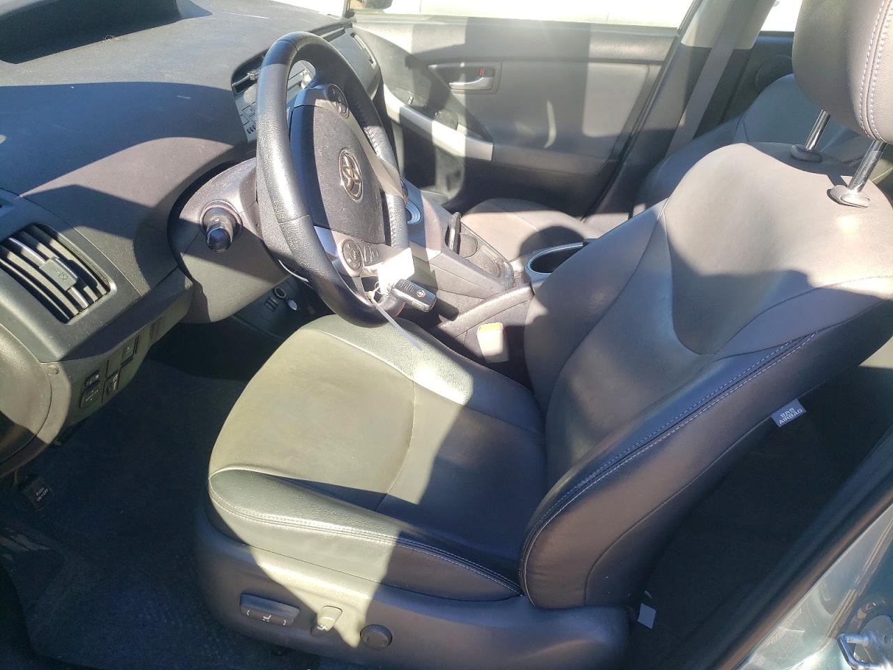 2015 TOYOTA PRIUS photo 7