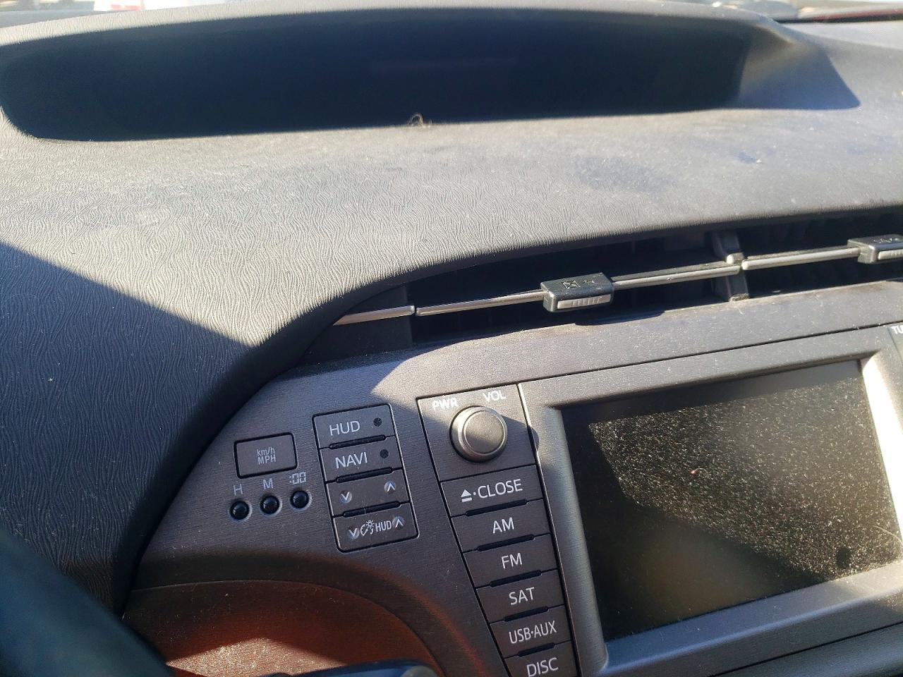 2015 TOYOTA PRIUS photo 9