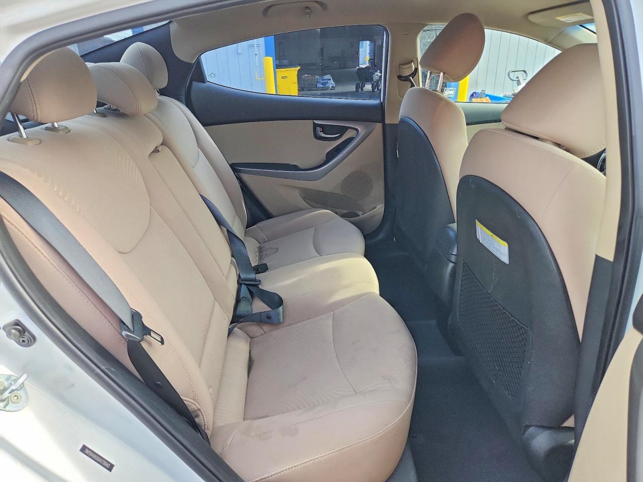 2016 HYUNDAI ELANTRA SE photo 10