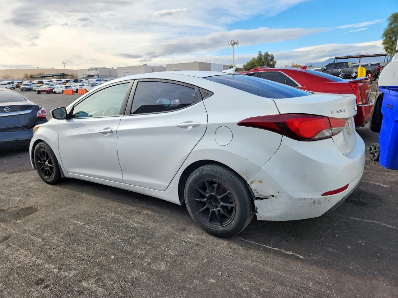 2016 HYUNDAI ELANTRA SE photo 2
