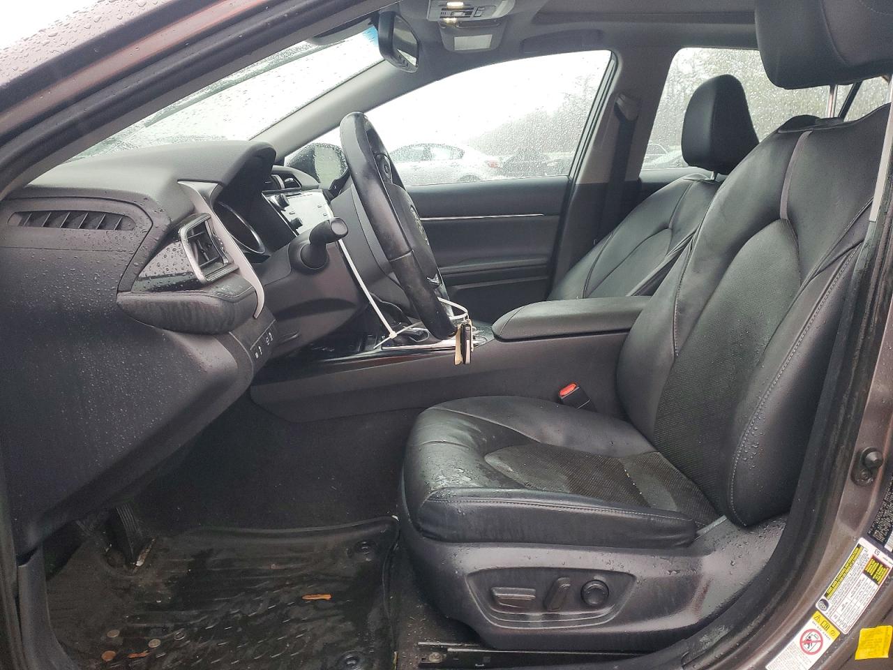 2019 TOYOTA CAMRY XSE photo 7