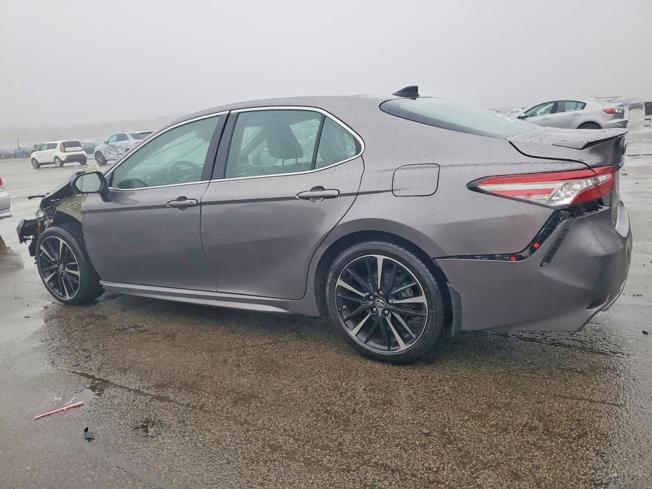 2019 TOYOTA CAMRY XSE photo 2