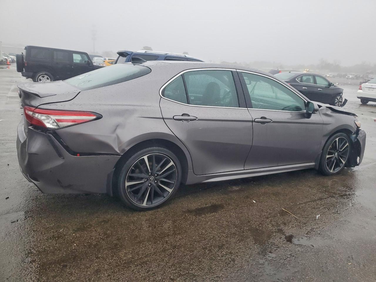 2019 TOYOTA CAMRY XSE photo 3