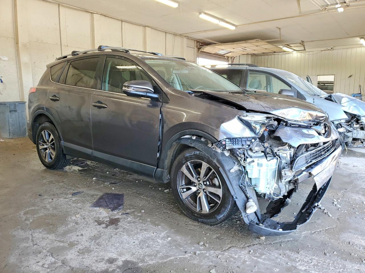 2017 TOYOTA RAV4 XLE photo 4