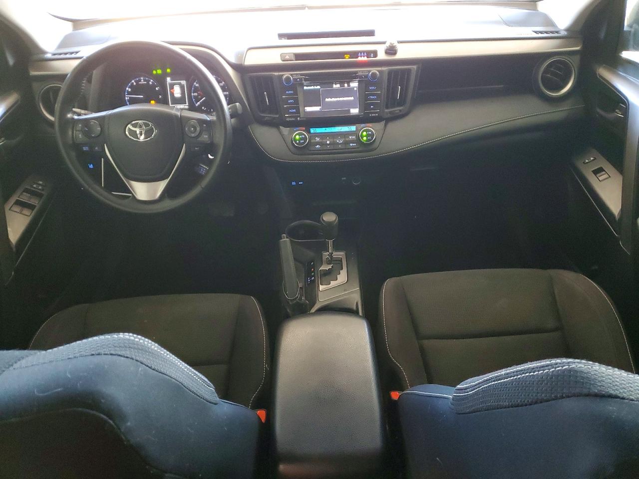 2017 TOYOTA RAV4 XLE photo 8