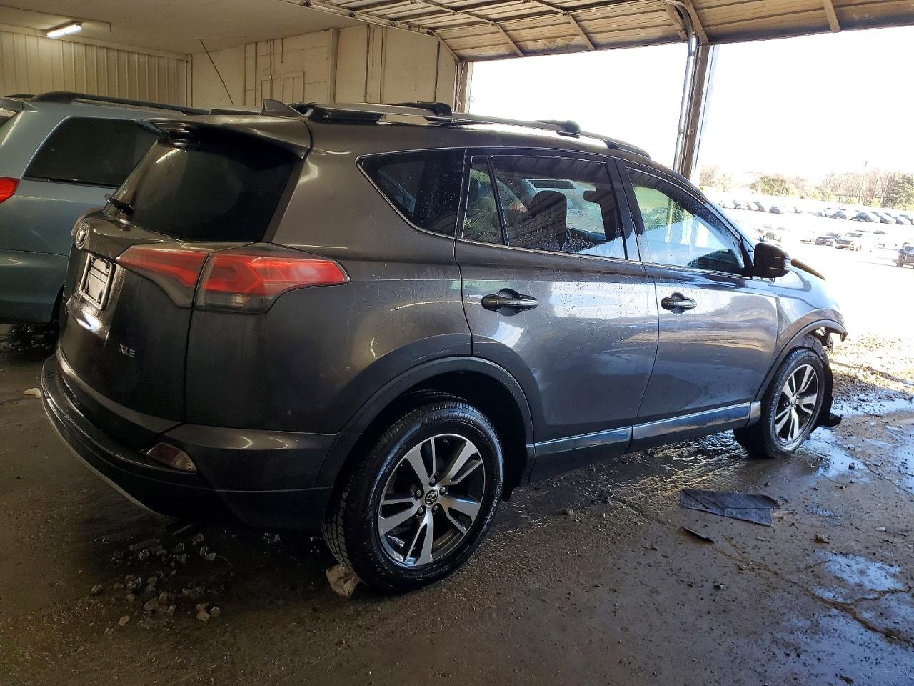 2017 TOYOTA RAV4 XLE photo 3