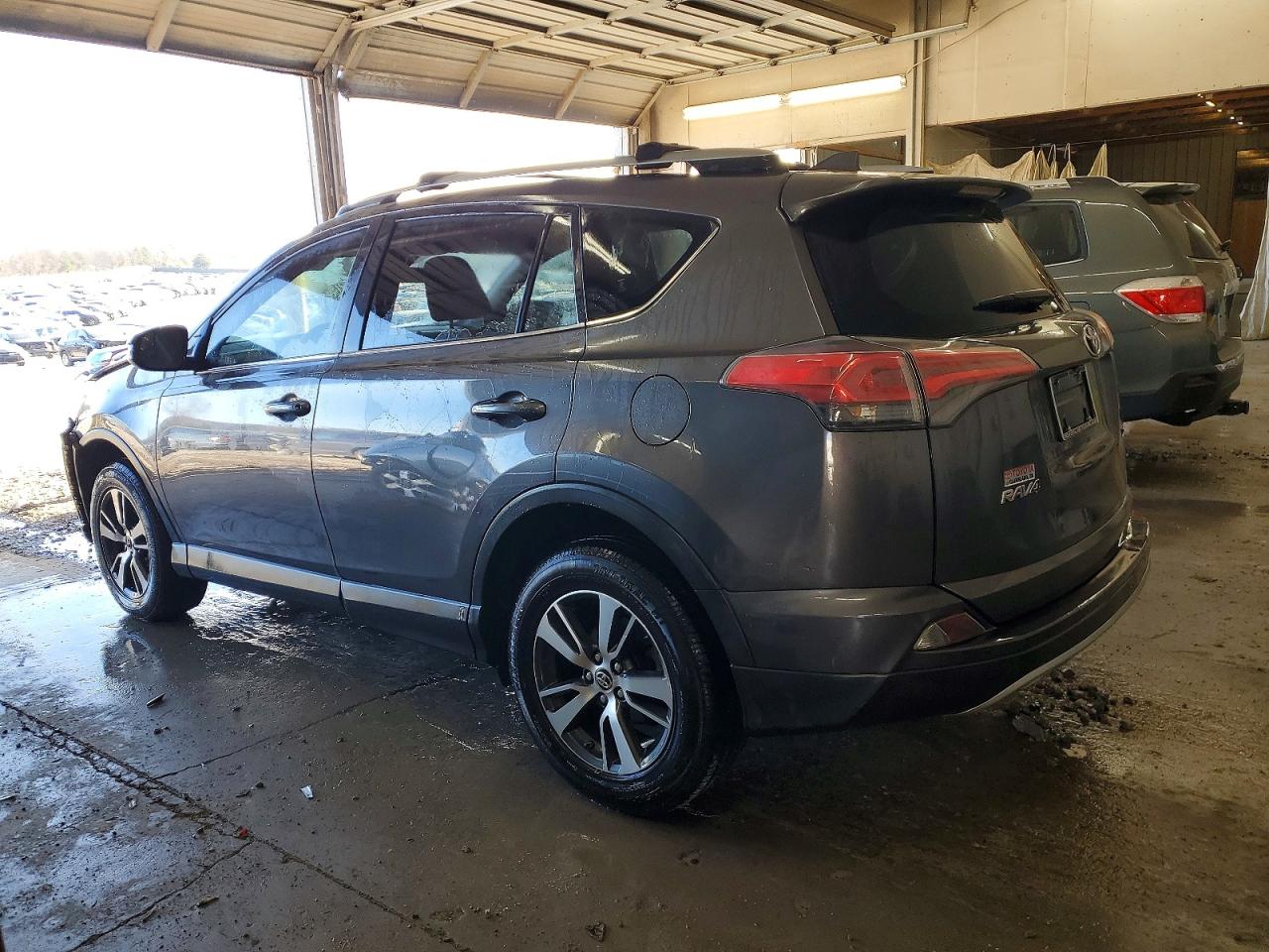 2017 TOYOTA RAV4 XLE photo 2