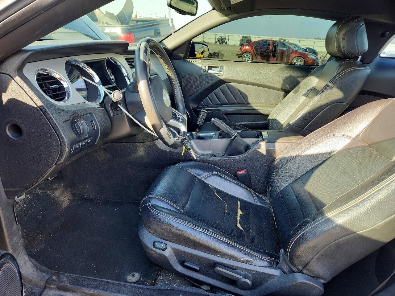 2012 FORD MUSTANG photo 7
