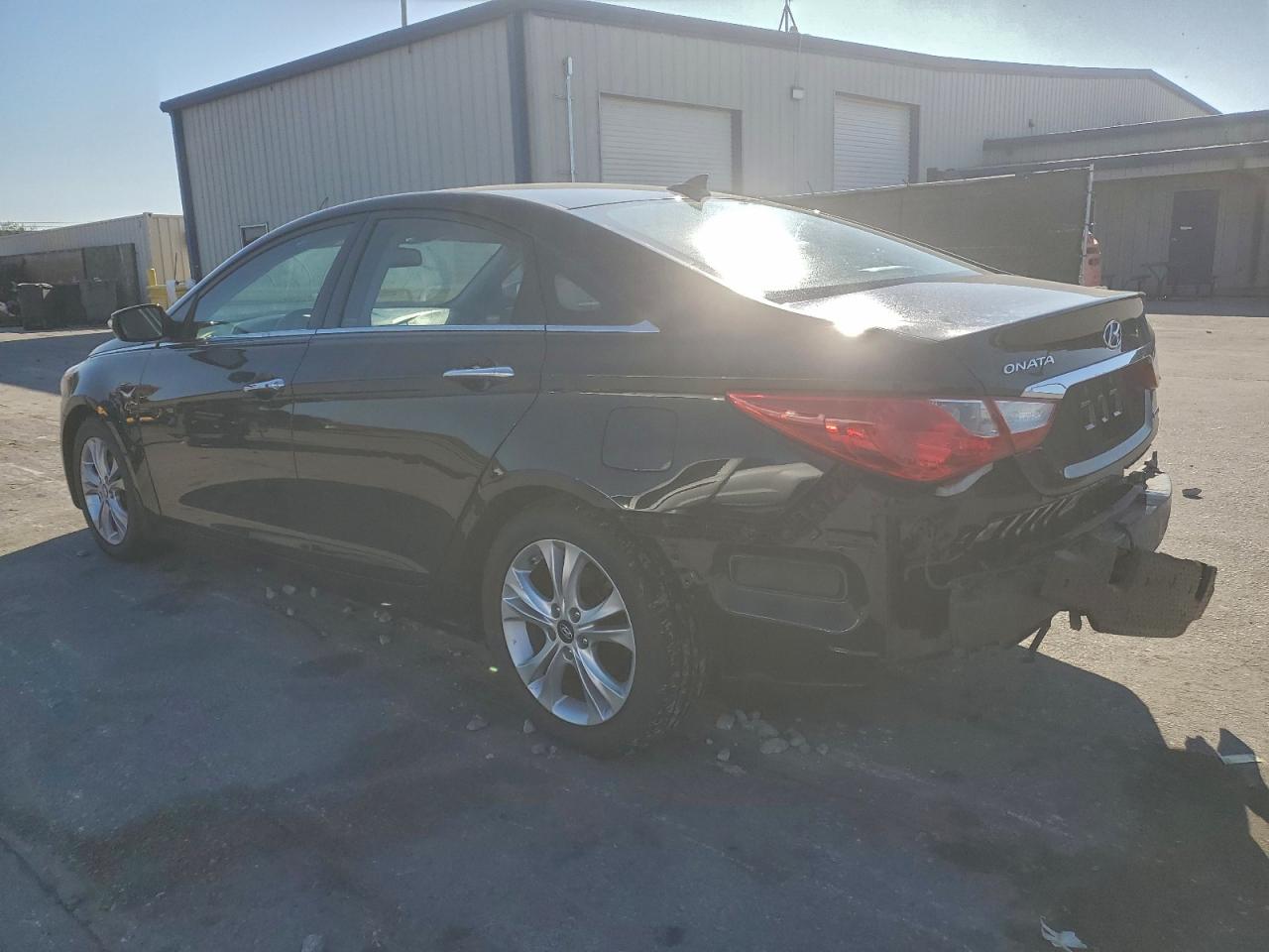2013 HYUNDAI SONATA SE photo 2