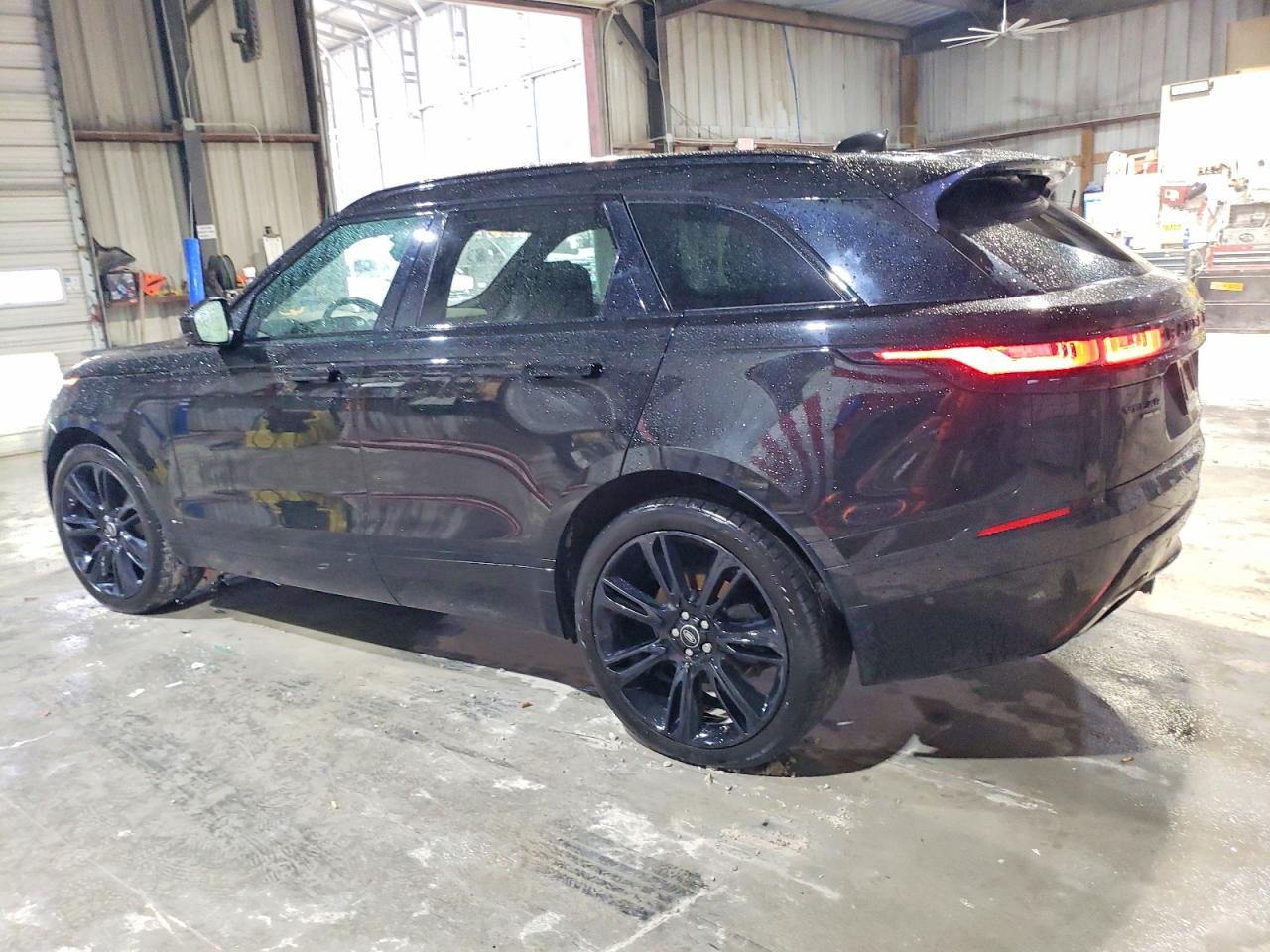 2018 LAND ROVER RANGE ROVER VELAR R-DYNAMIC HSE photo 2