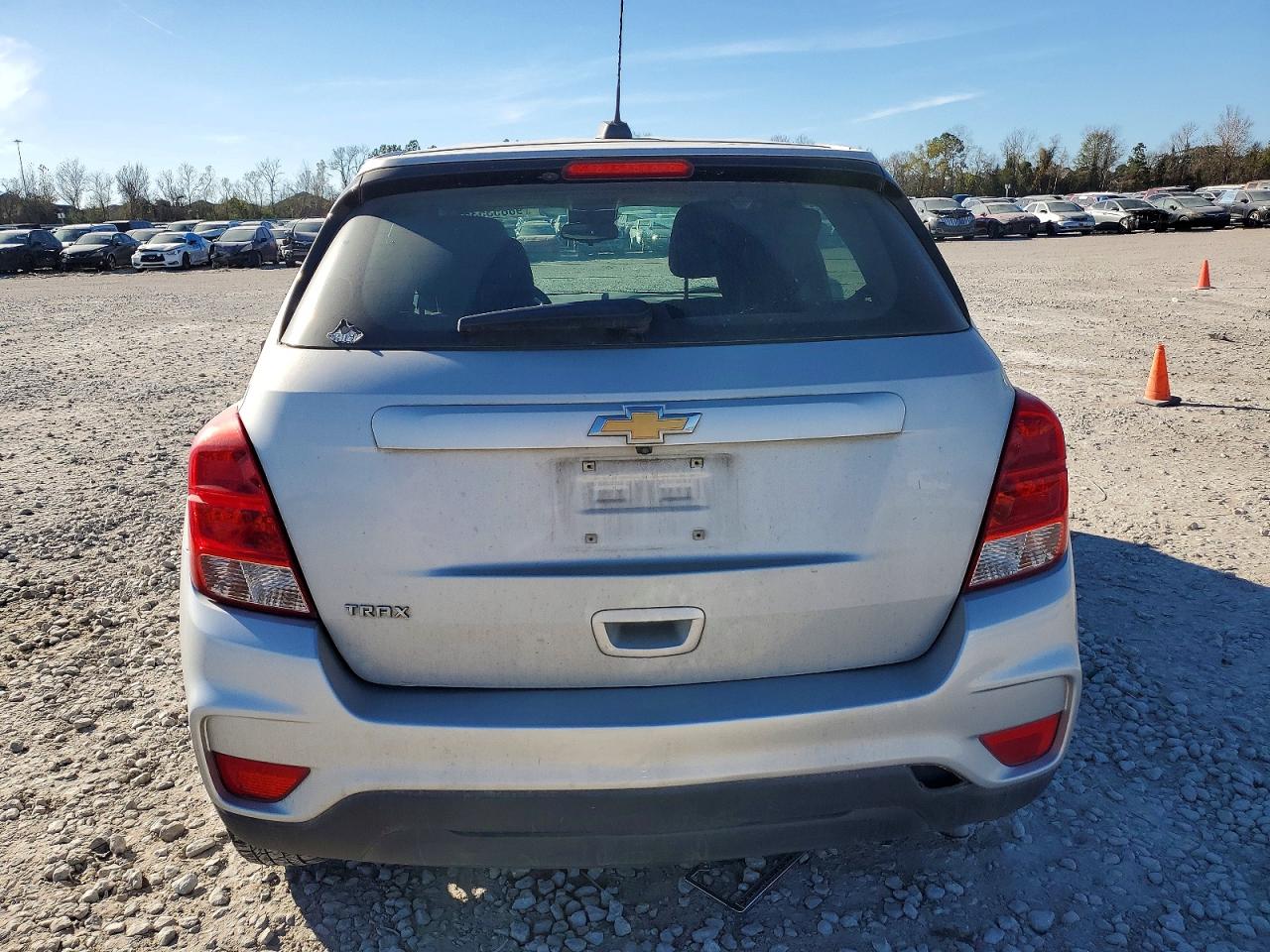 2017 CHEVROLET TRAX LS photo 6