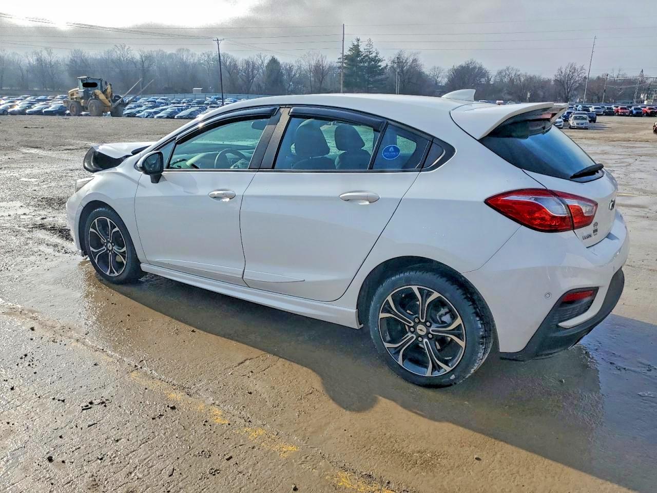 2019 CHEVROLET CRUZE LT photo 2