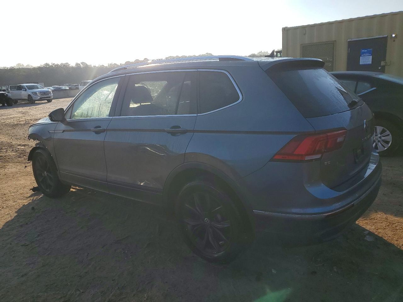 2024 VOLKSWAGEN TIGUAN SE photo 2