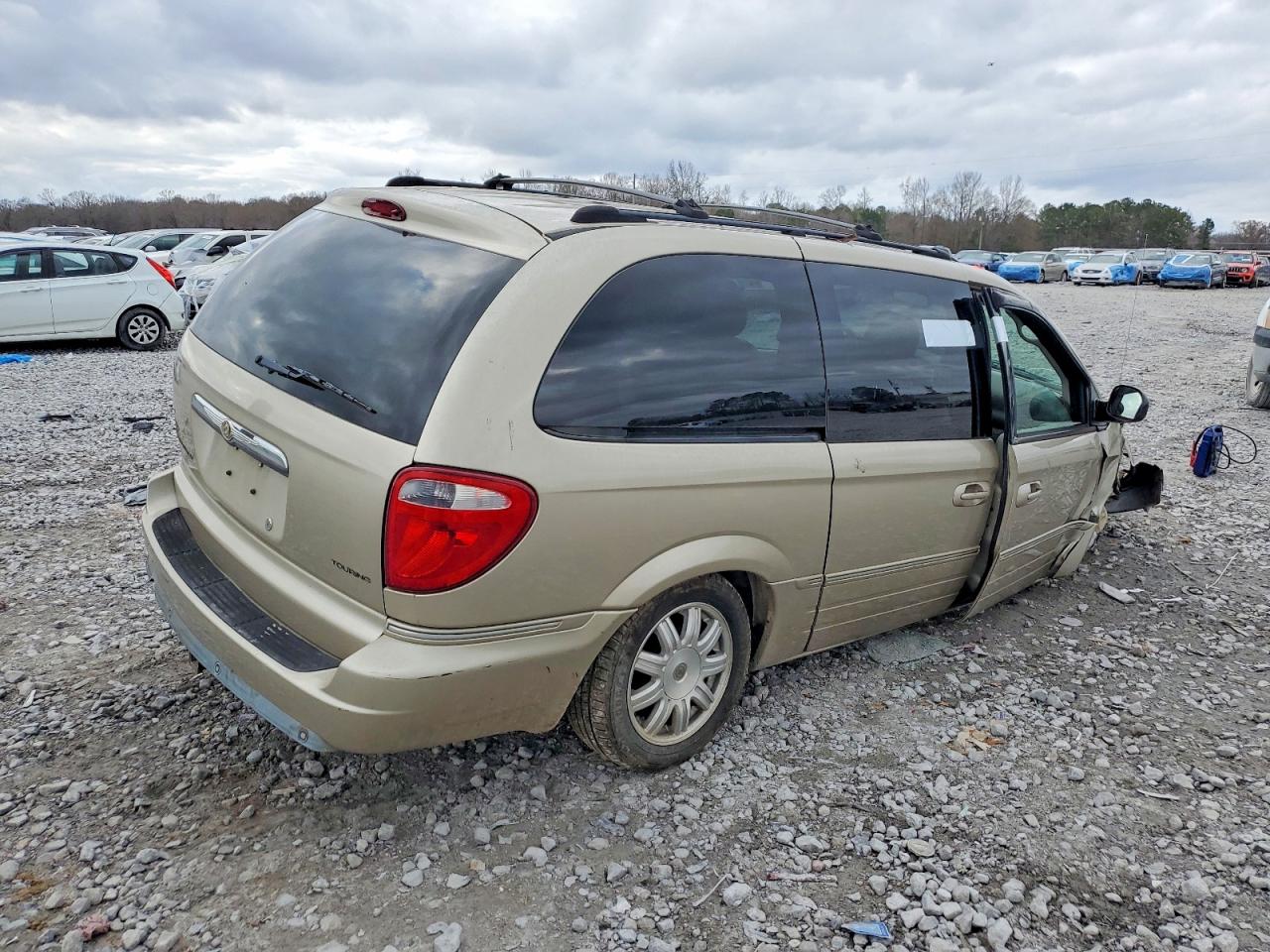 2005 CHRYSLER TOWN & COUNTRY TOURING photo 3