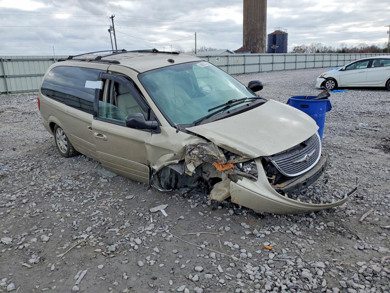 2005 CHRYSLER TOWN & COUNTRY TOURING photo 4