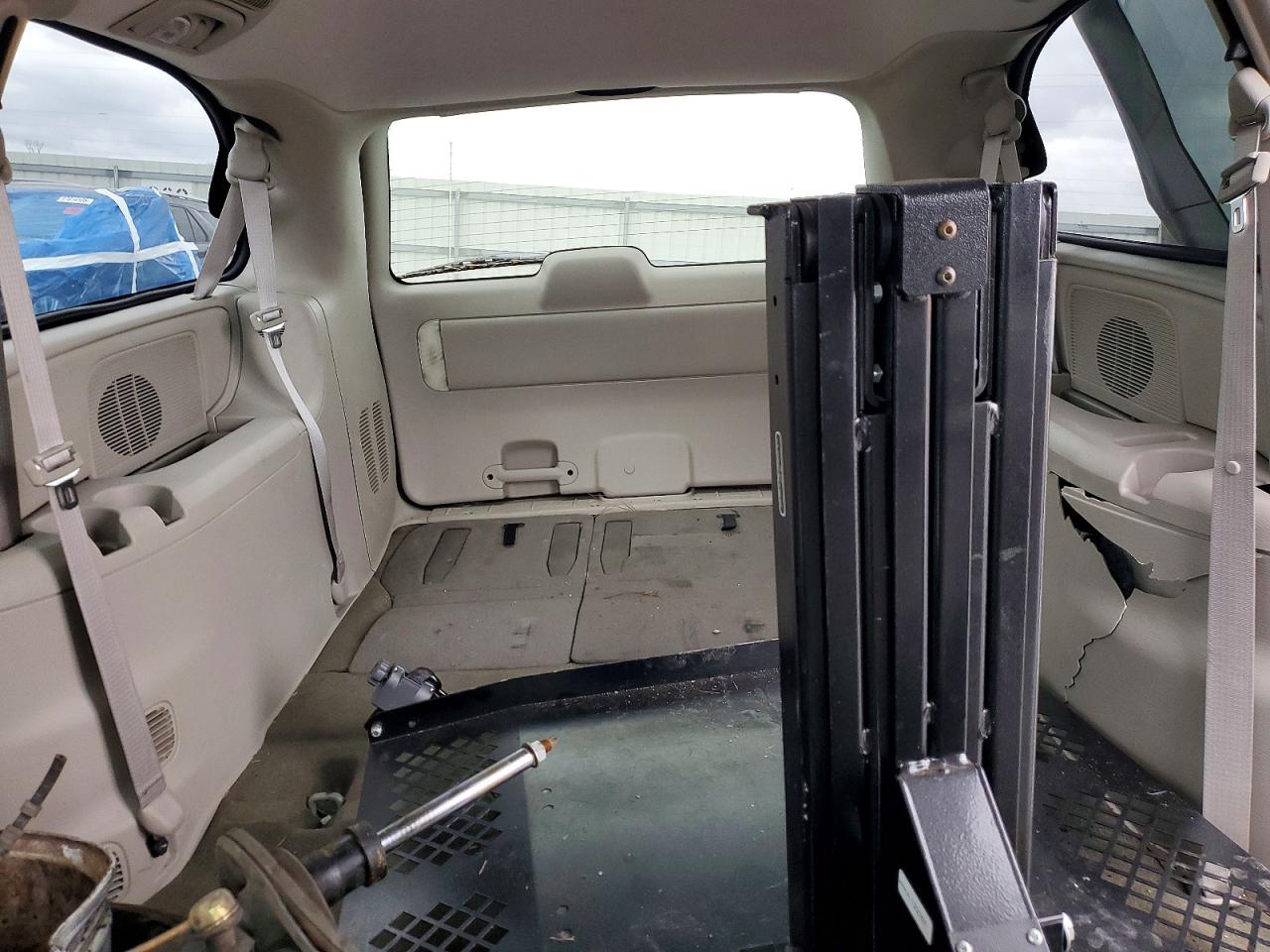 2005 CHRYSLER TOWN & COUNTRY TOURING photo 10