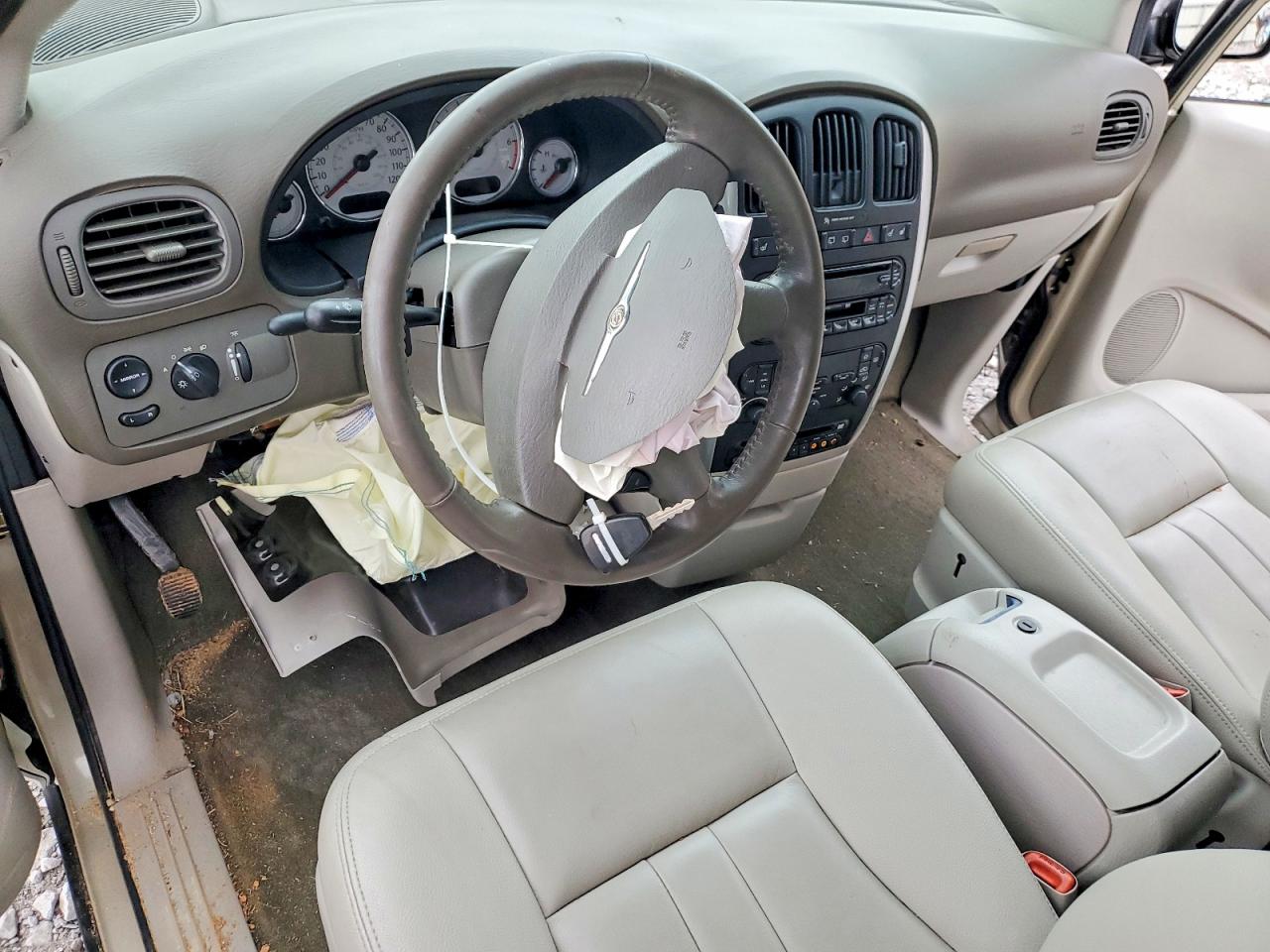 2005 CHRYSLER TOWN & COUNTRY TOURING photo 8