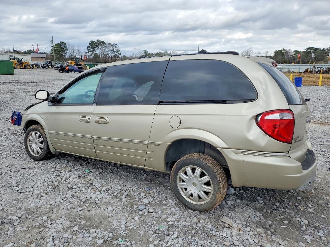 2005 CHRYSLER TOWN & COUNTRY TOURING photo 2