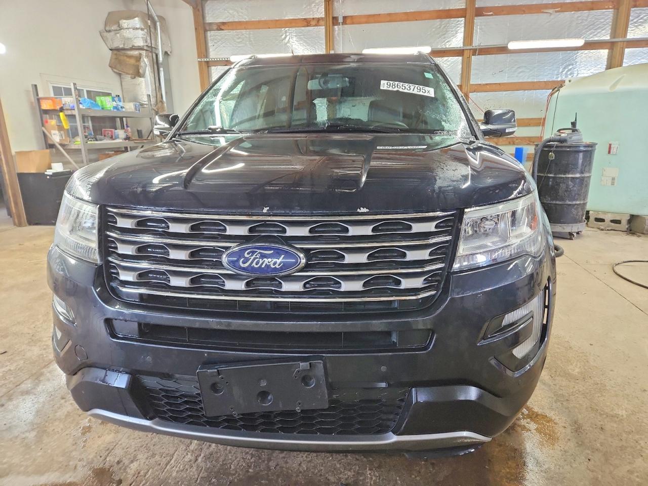 2017 FORD EXPLORER XLT photo 5