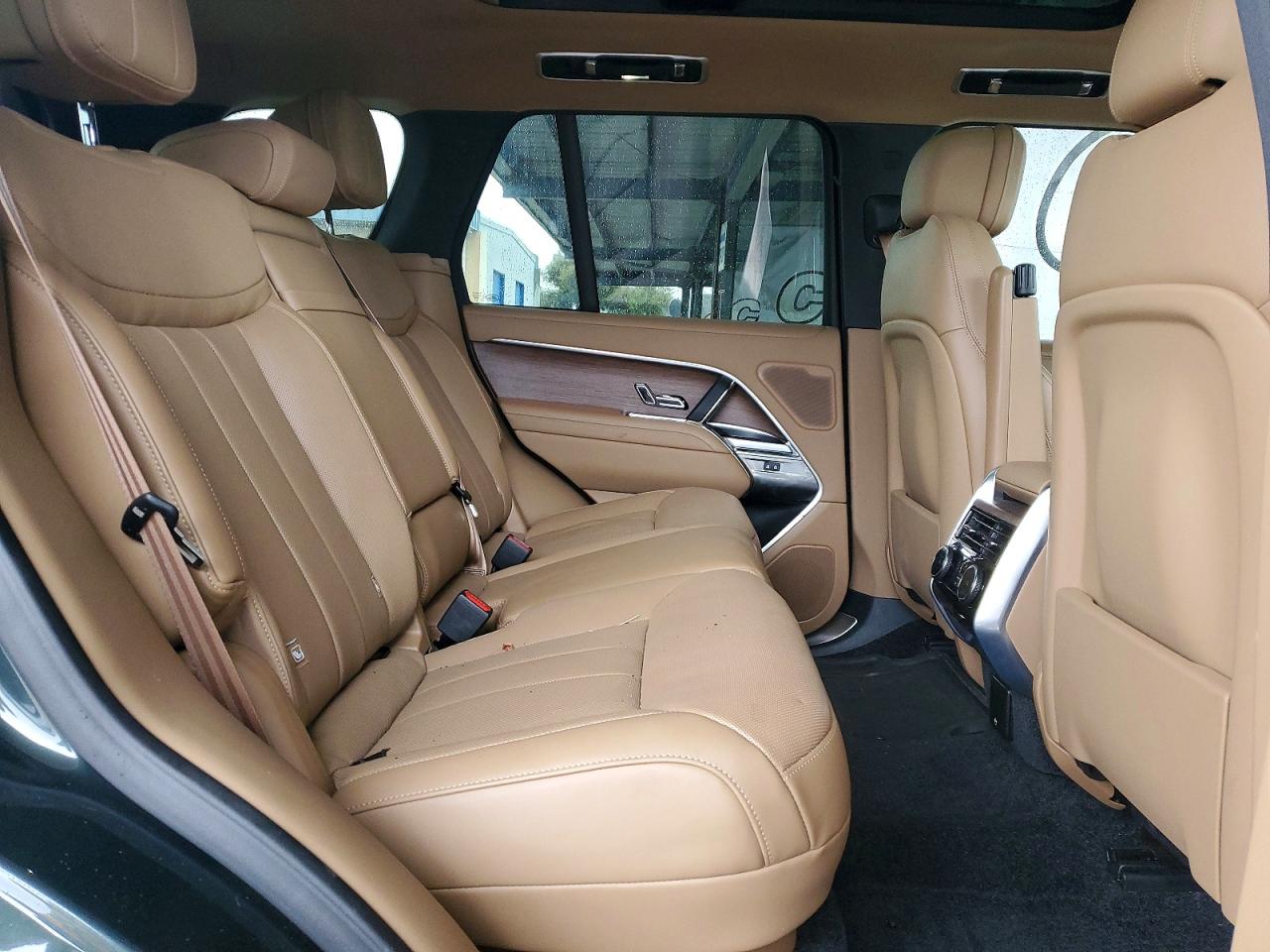 2024 LAND ROVER RANGE ROVER SE photo 10