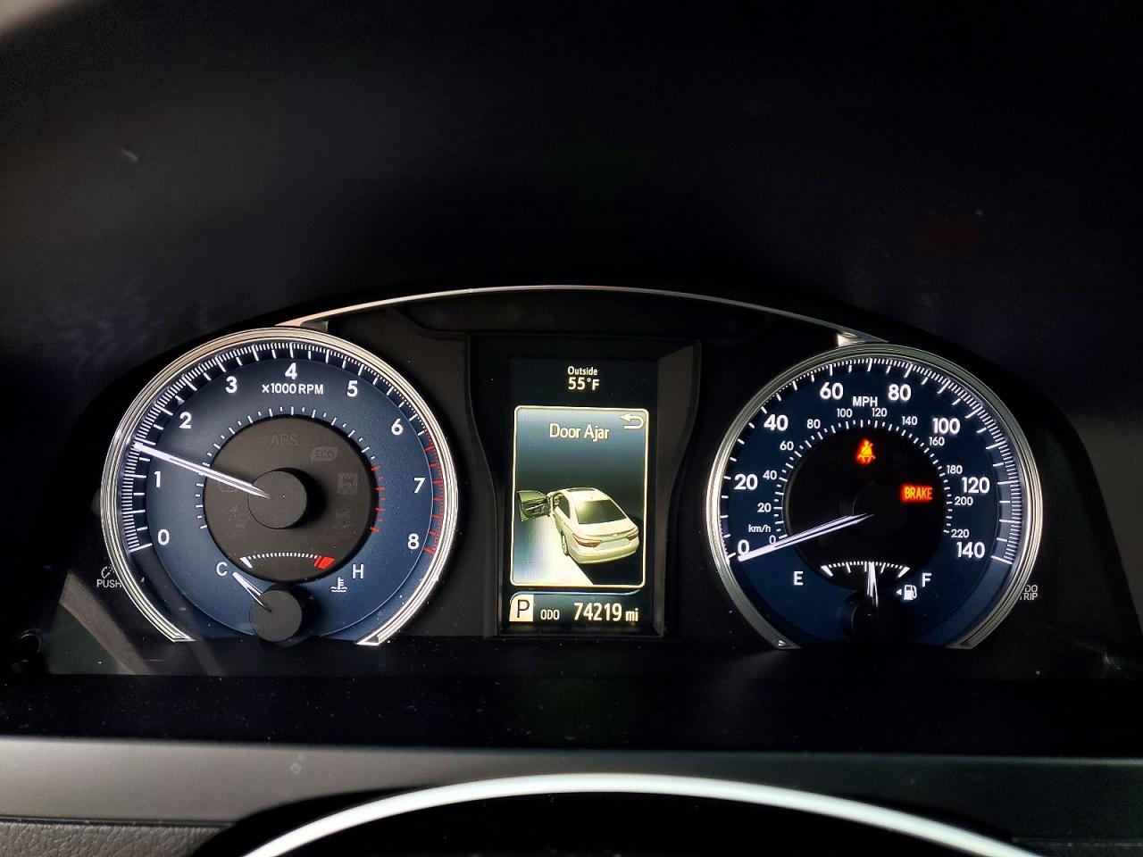 2016 TOYOTA CAMRY LE photo 9