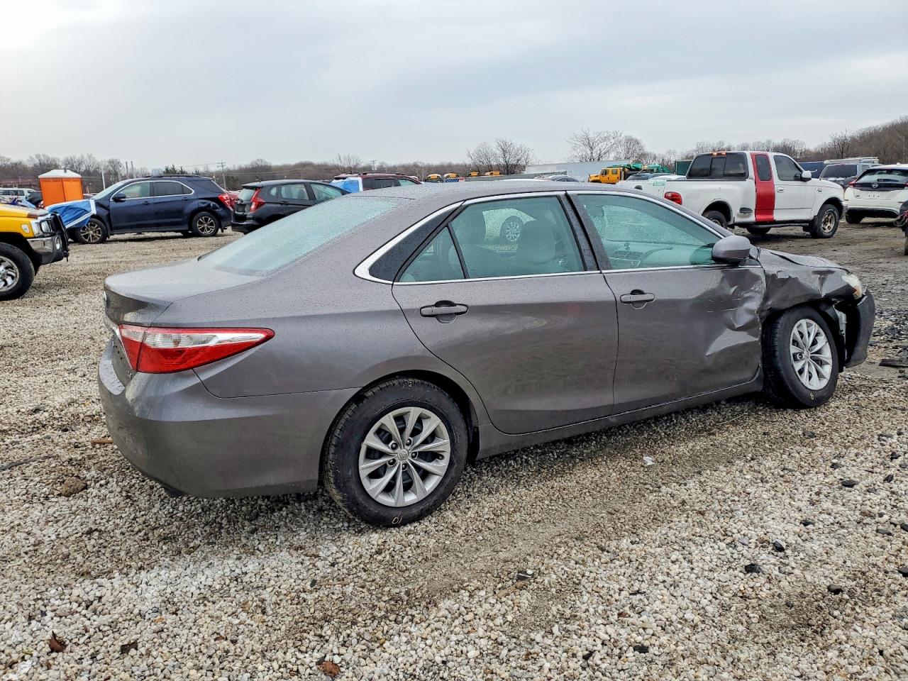 2016 TOYOTA CAMRY LE photo 3