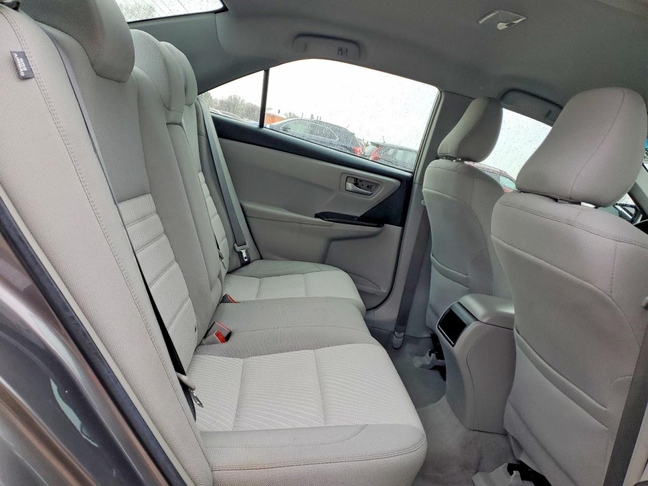 2016 TOYOTA CAMRY LE photo 10