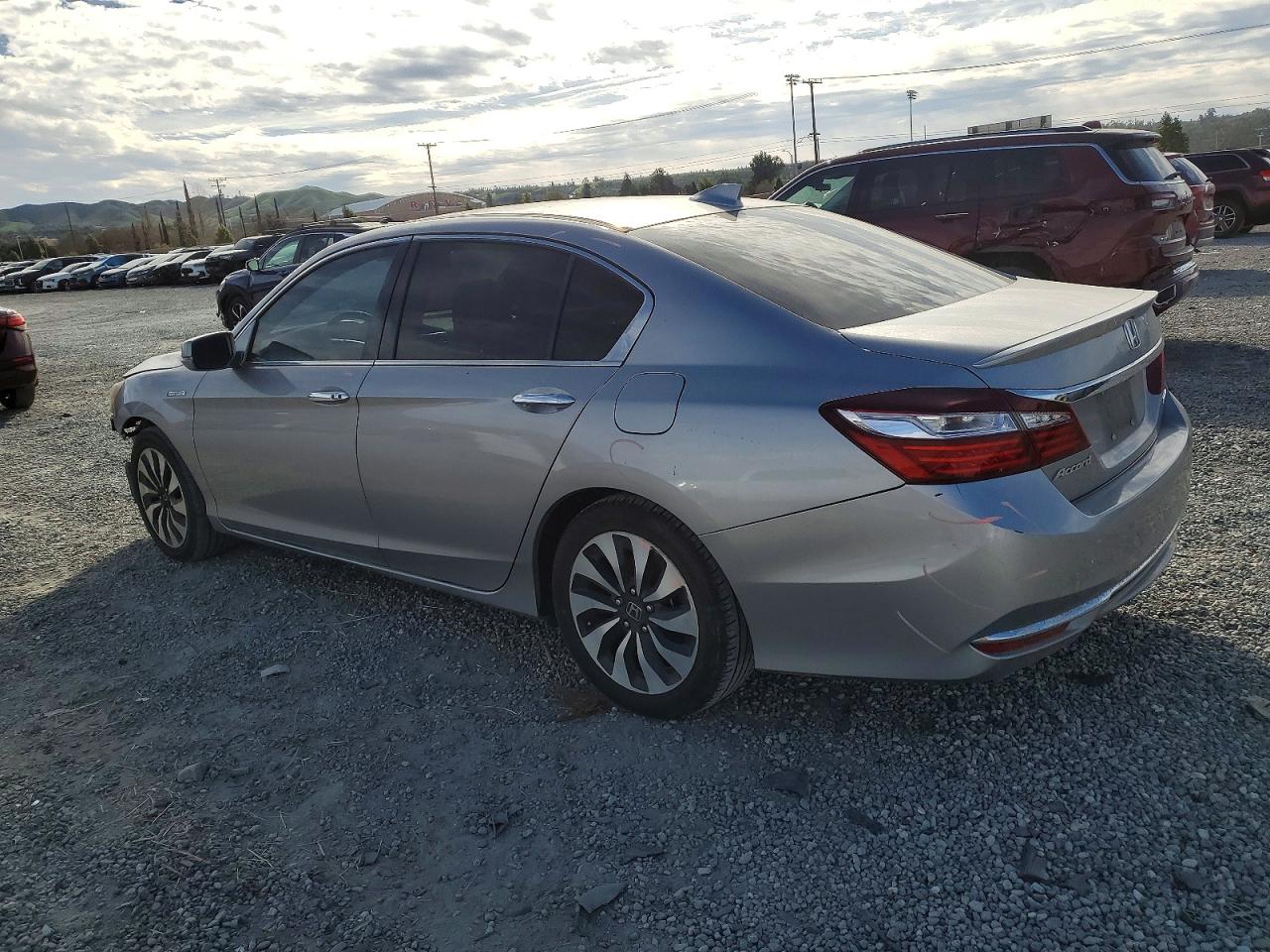 2017 HONDA ACCORD HYBRID photo 2