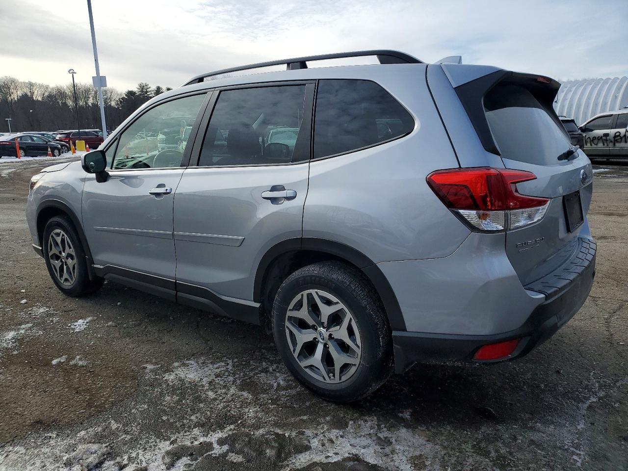 2021 SUBARU FORESTER PREMIUM photo 2