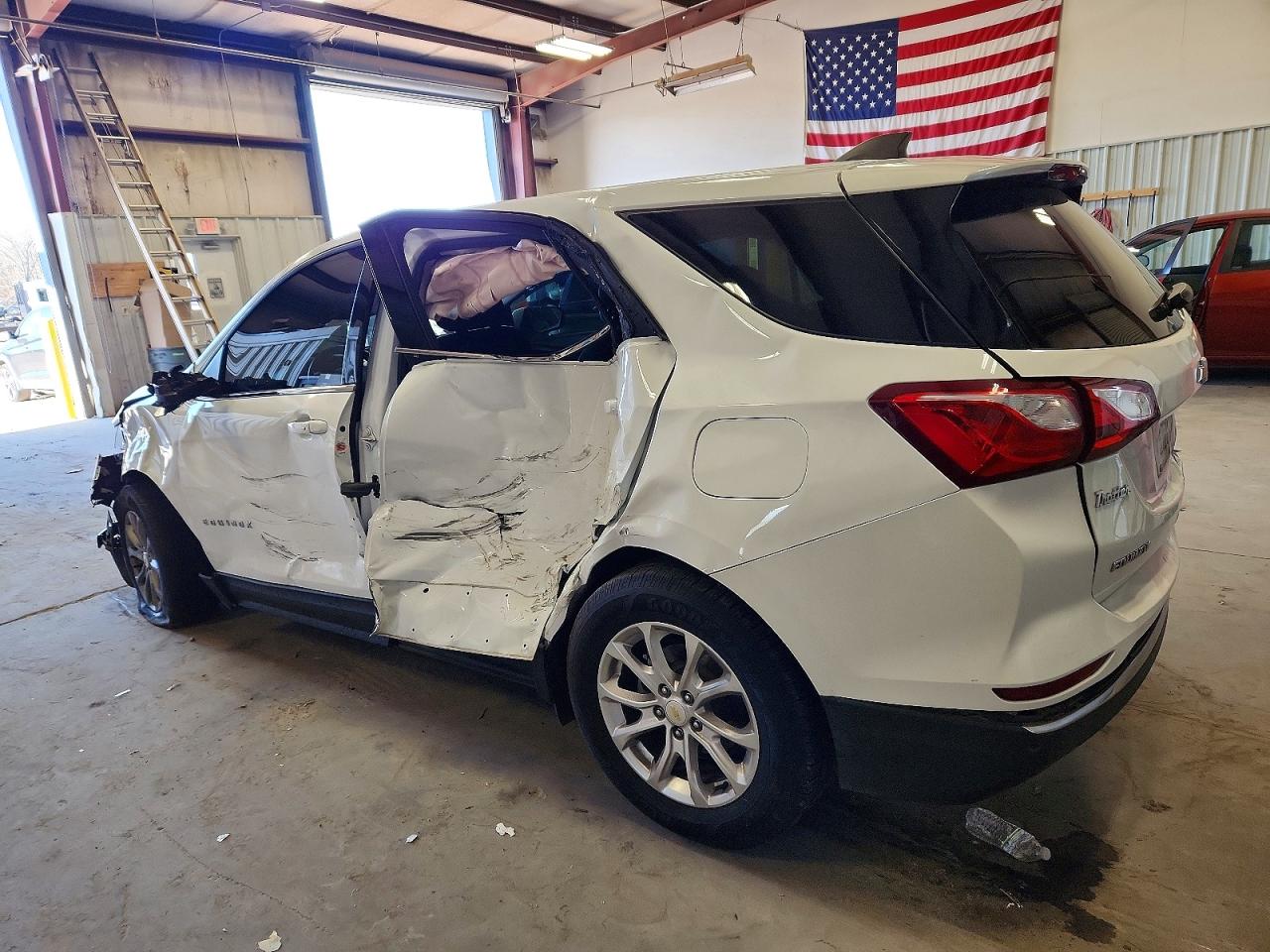 2020 CHEVROLET EQUINOX LT photo 2