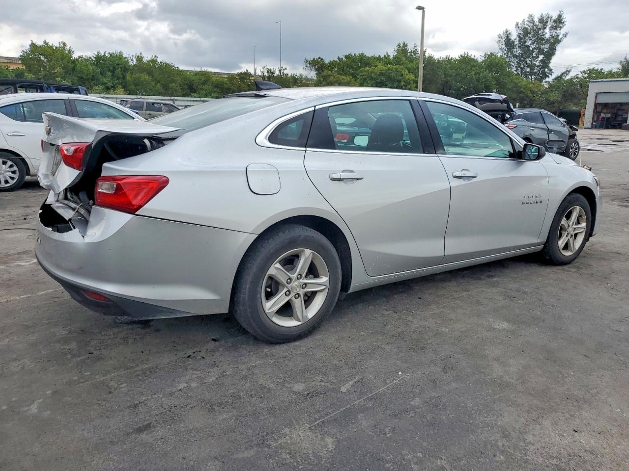 2021 CHEVROLET MALIBU LS photo 3